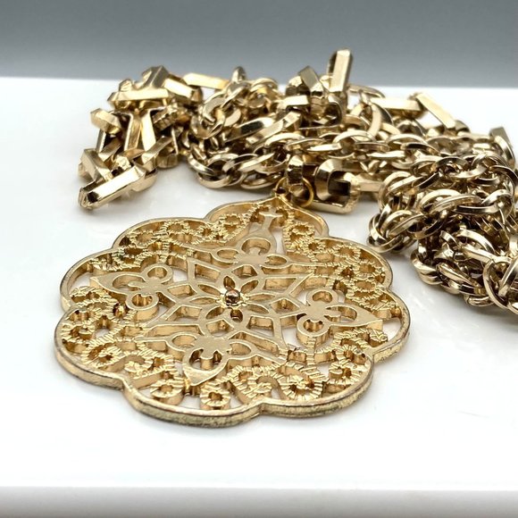 Vintage Unique Eloxal Chain Necklace with Gold Tone Medallion Pendant, Funky - Picture 4 of 4